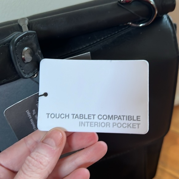 Kenneth Cole Reaction Briefcase - Picture 7 of 17